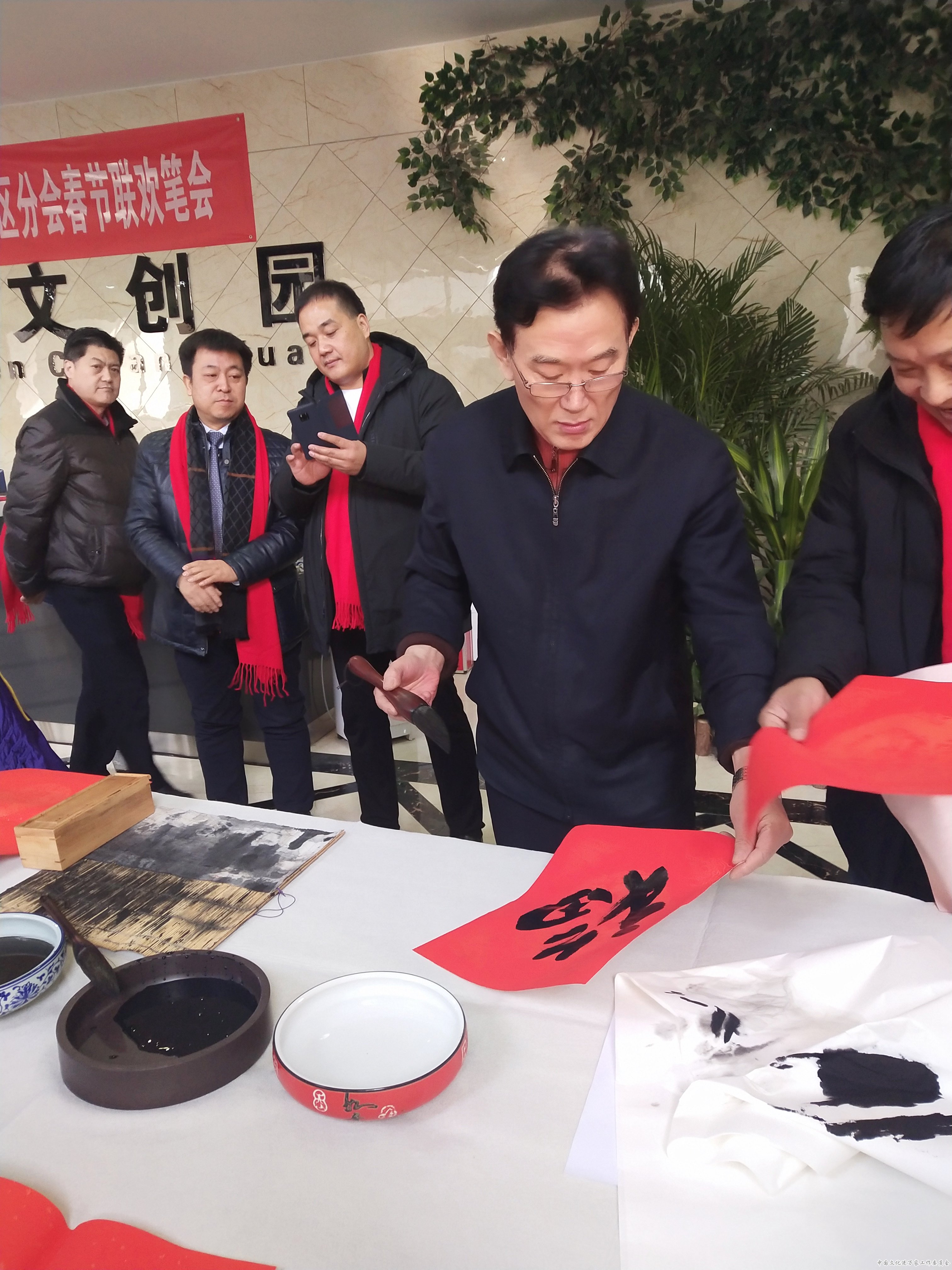 “迎新年、送祝福”北京门头沟书协市区分会 春节联欢笔会在京举办 “迎新年、送祝福”北京门头沟书协市区分会 春节联欢笔会在京举办