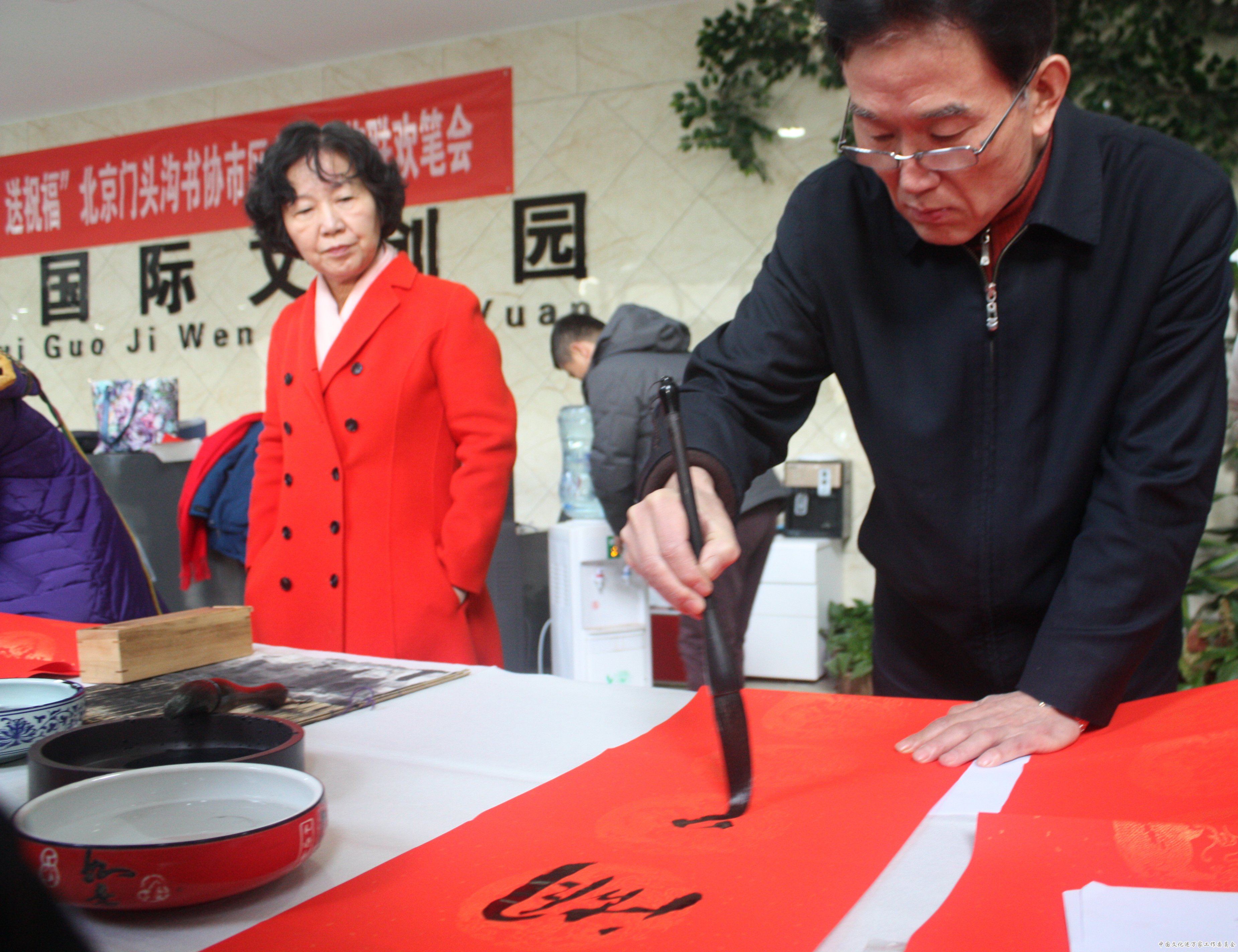 “迎新年、送祝福”北京门头沟书协市区分会 春节联欢笔会在京举办 “迎新年、送祝福”北京门头沟书协市区分会 春节联欢笔会在京举办