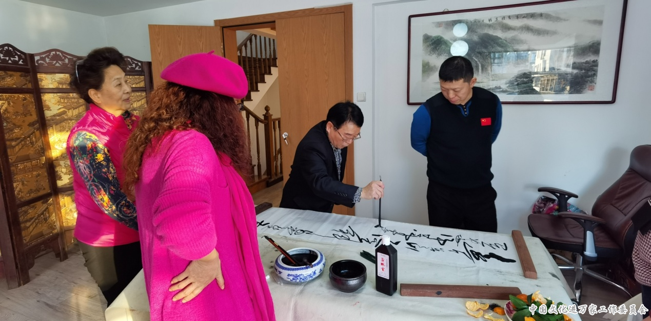 华艺长阳 ——中宣艺术馆花开永定河畔